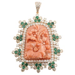 Colgante de coral natural y diamante Esmeralda en oro de 14k