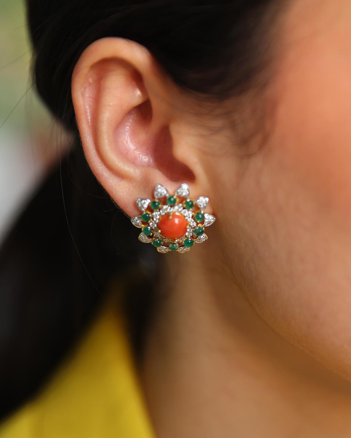 Natural emerald & Coral earring with diamond 1.15cts in 18k gold In New Condition For Sale In jaipur, IN