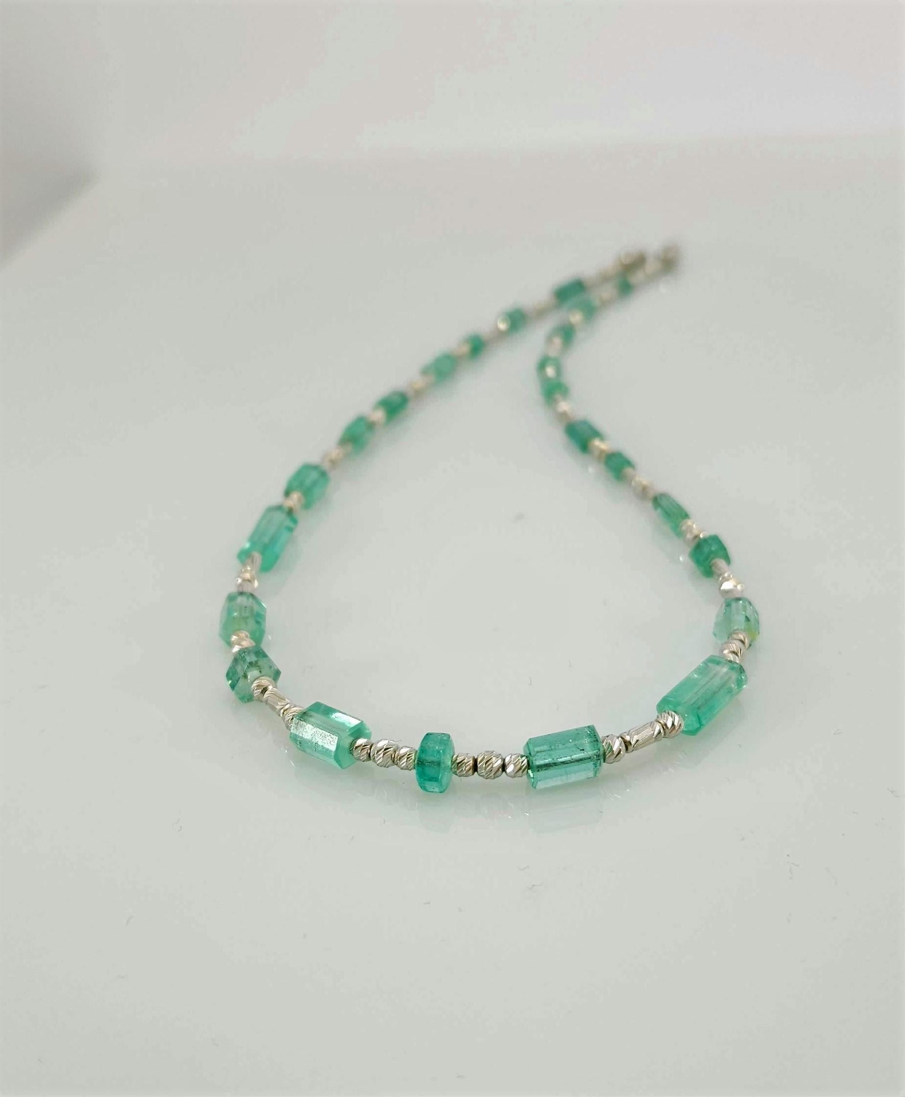 Natural Emerald Crystal Bead Necklace with 18 Carat White Gold For Sale 2