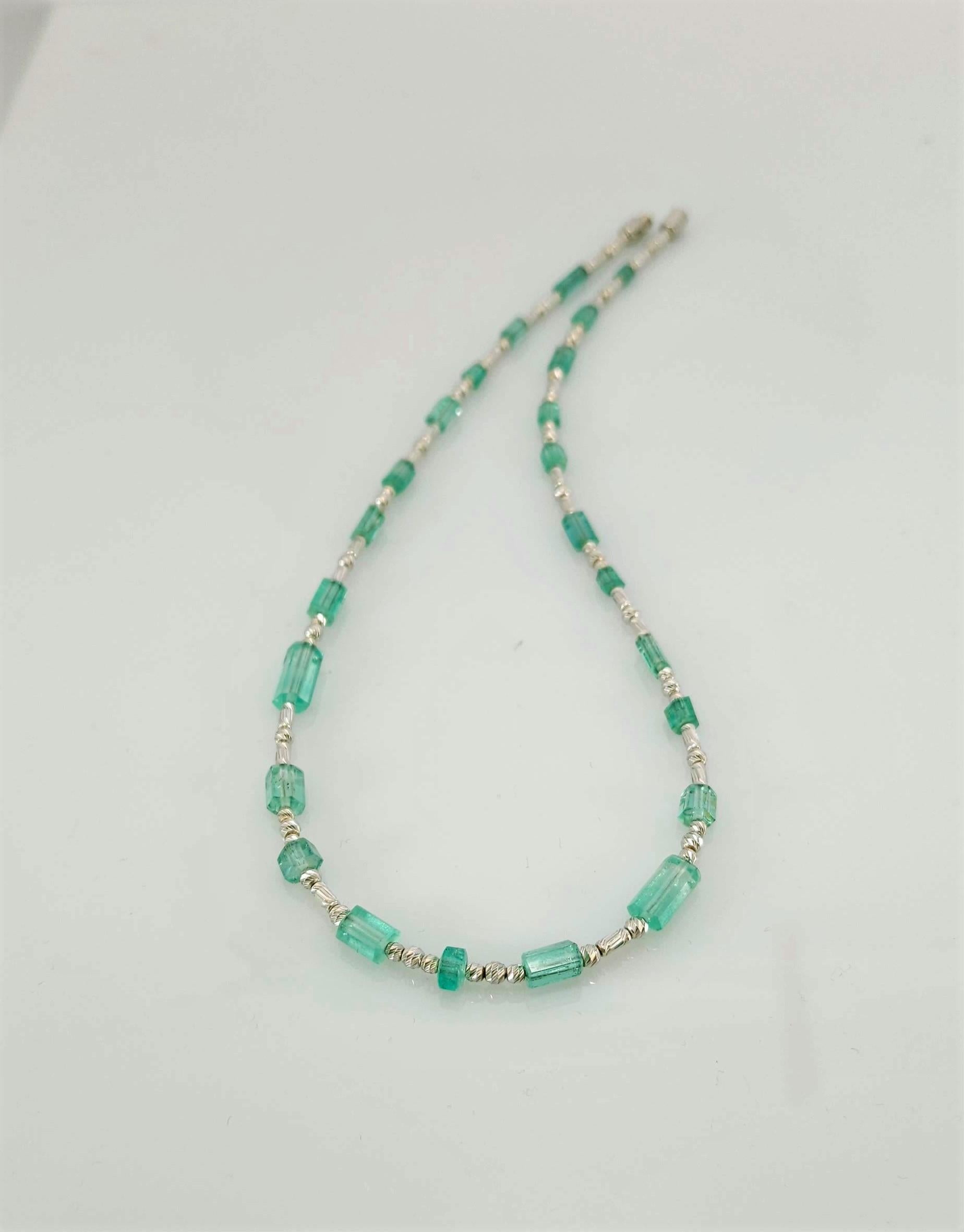 Natural Emerald Crystal Bead Necklace with 18 Carat White Gold For Sale 3