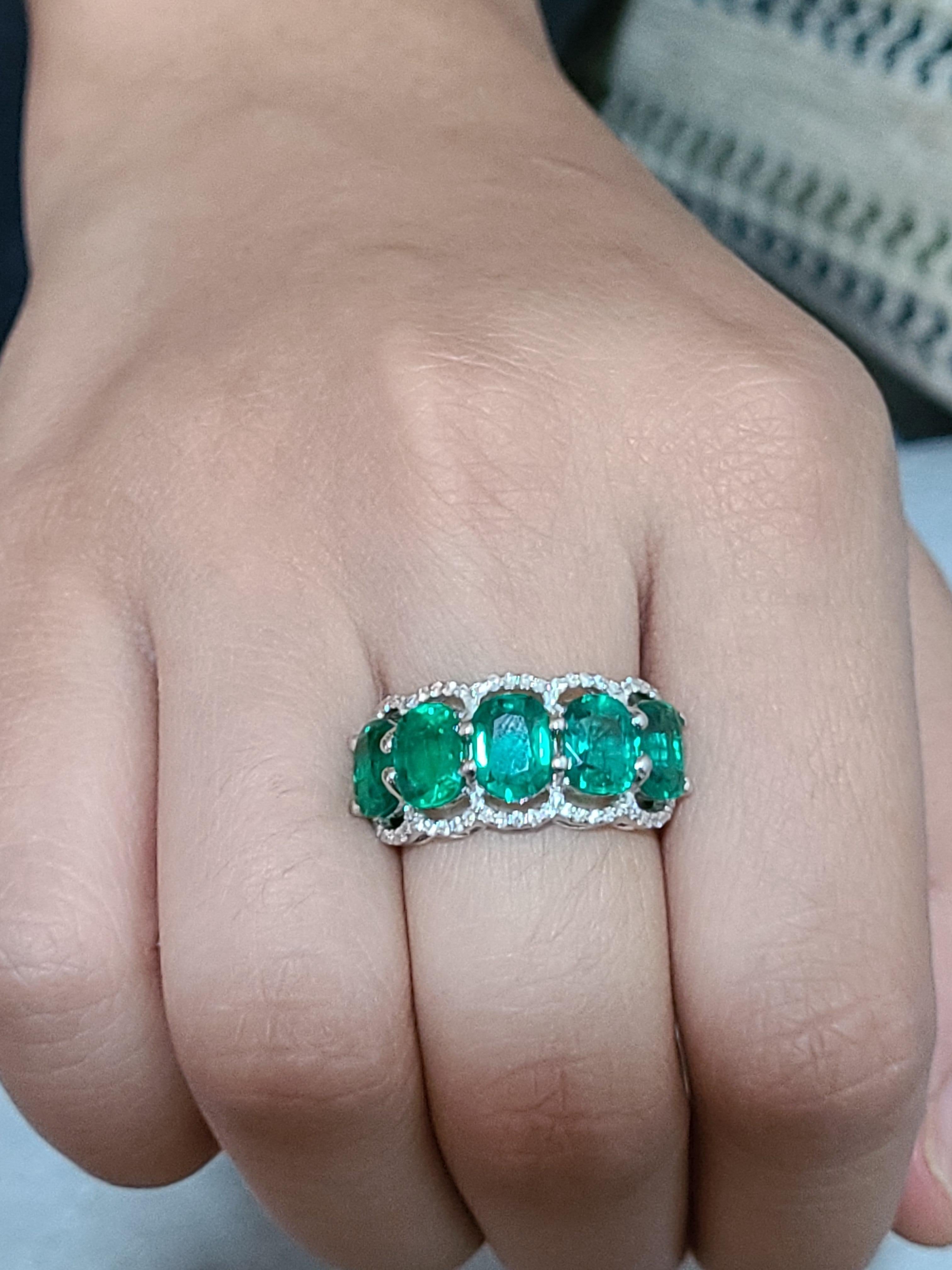 Modern Natural Emerald Cushion Ring Set in 18 Karat Gold with Diamonds