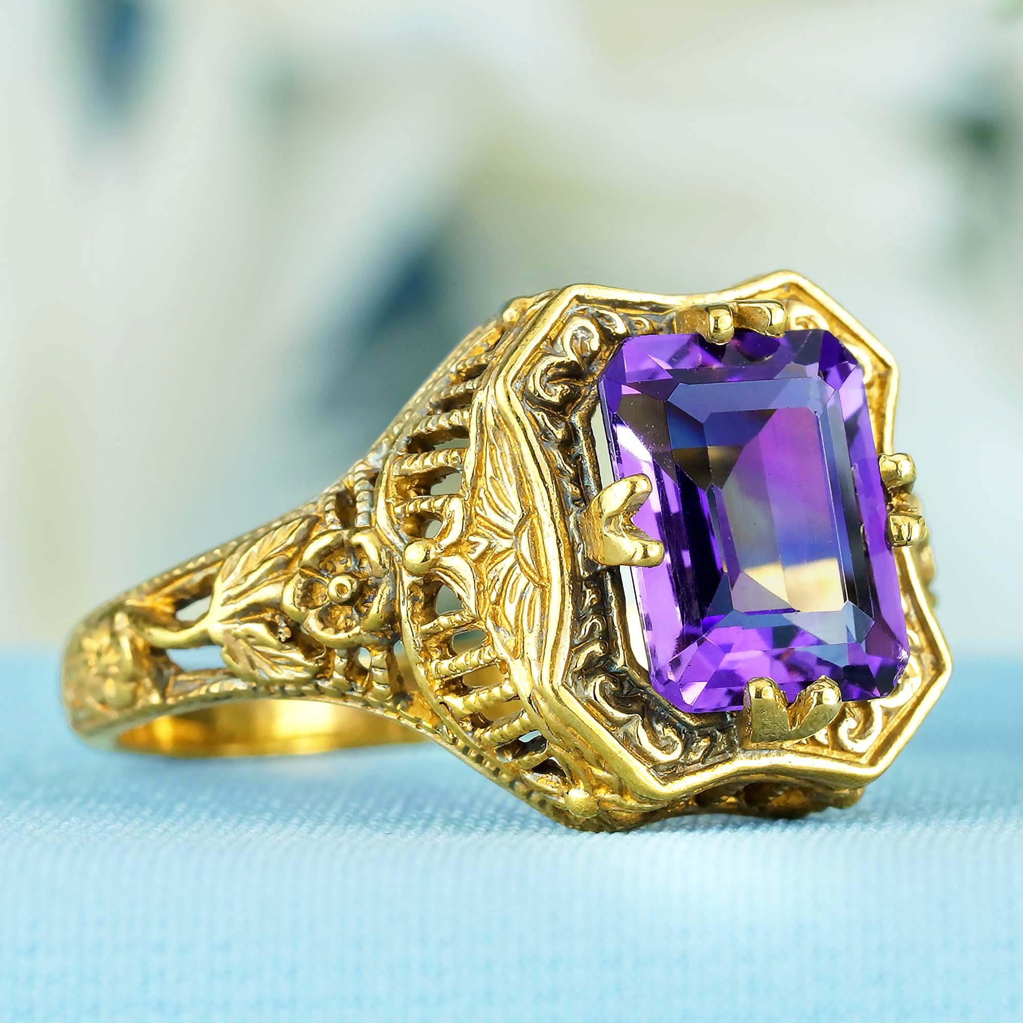 Im Angebot: Filigraner Ring aus massivem 9 Karat Gelbgold mit natürlichem Amethyst im Smaragdschliff im Vintage-Stil () 2