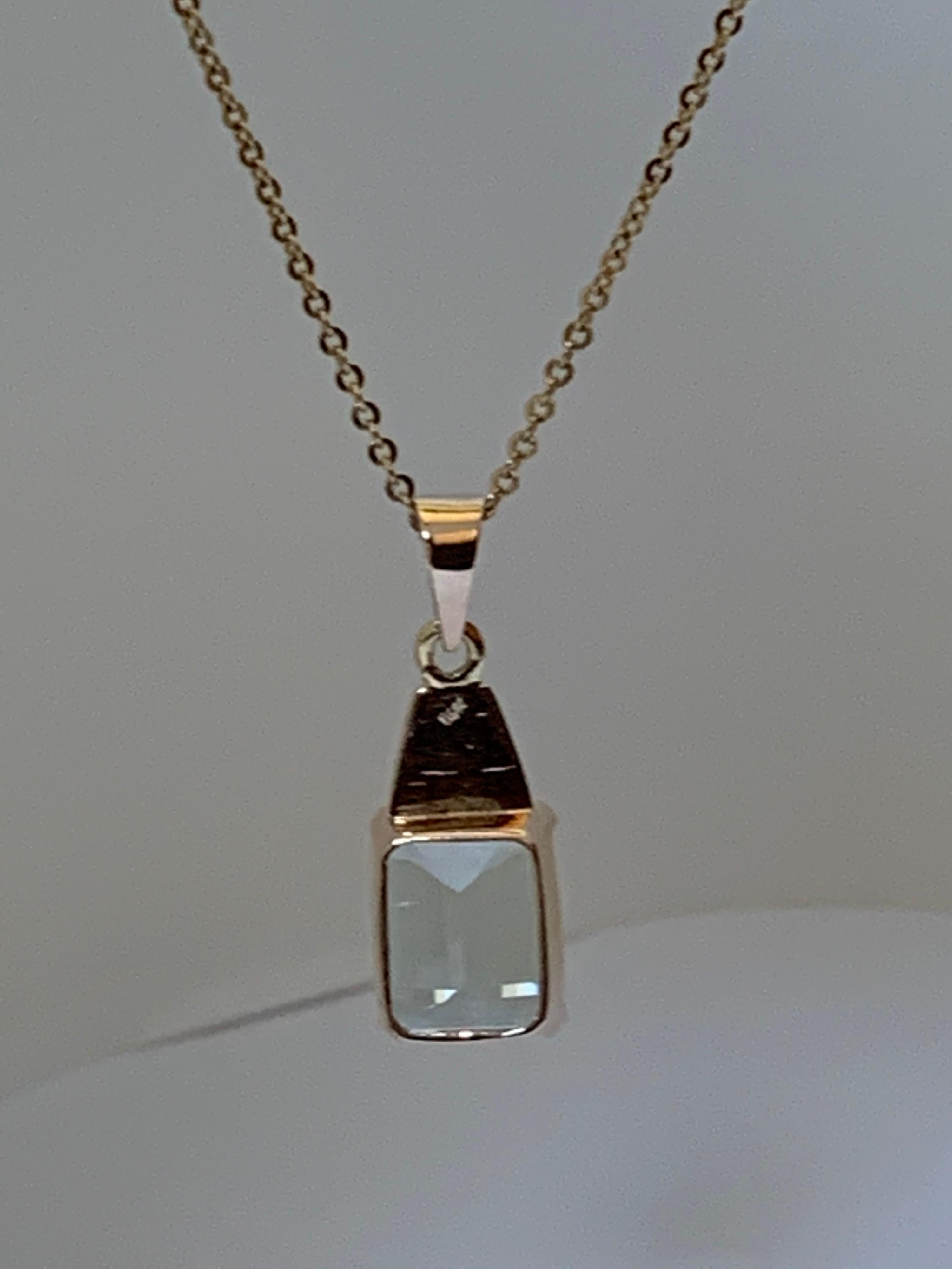 Women's Natural Emerald Cut Aquamarine Pendant Set in 14 Karat Gold For Sale