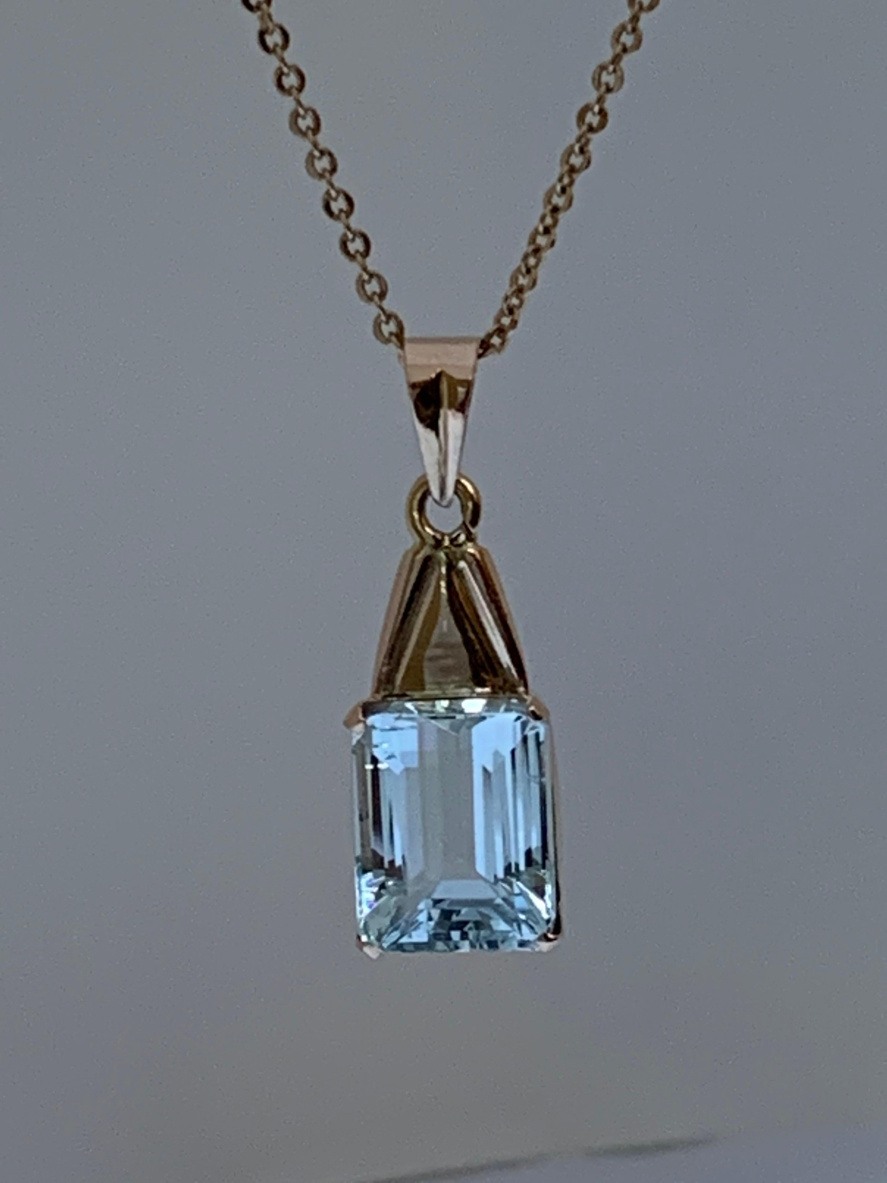 Natural Emerald Cut Aquamarine Pendant Set in 14 Karat Gold For Sale 2