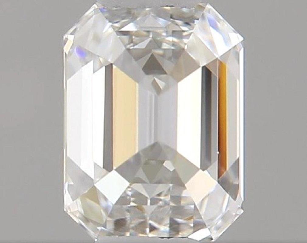 Natural Emerald Cut Diamond in a 0.33 Carat F VVS2, GIA Cert In New Condition For Sale In רמת גן, IL