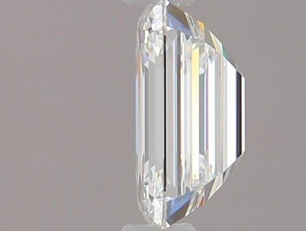 Natural Emerald Cut Diamond in a 0.62 Carat D VS2, GIA Certificate In New Condition For Sale In רמת גן, IL