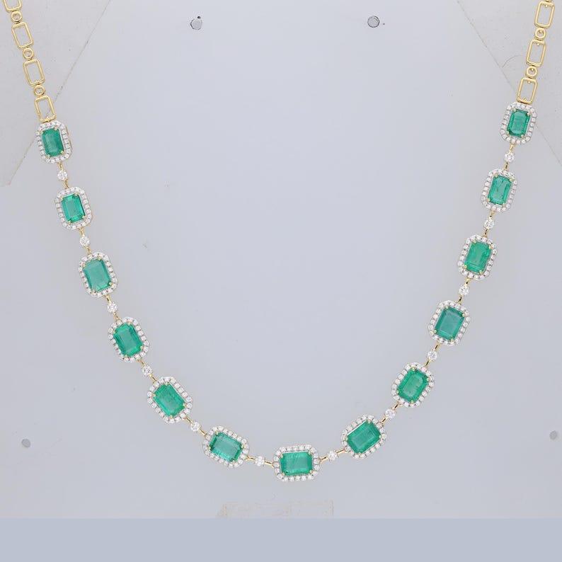 Natural Emerald cut diamond necklace gold / Emerald choker necklace gold / 18k For Sale 2
