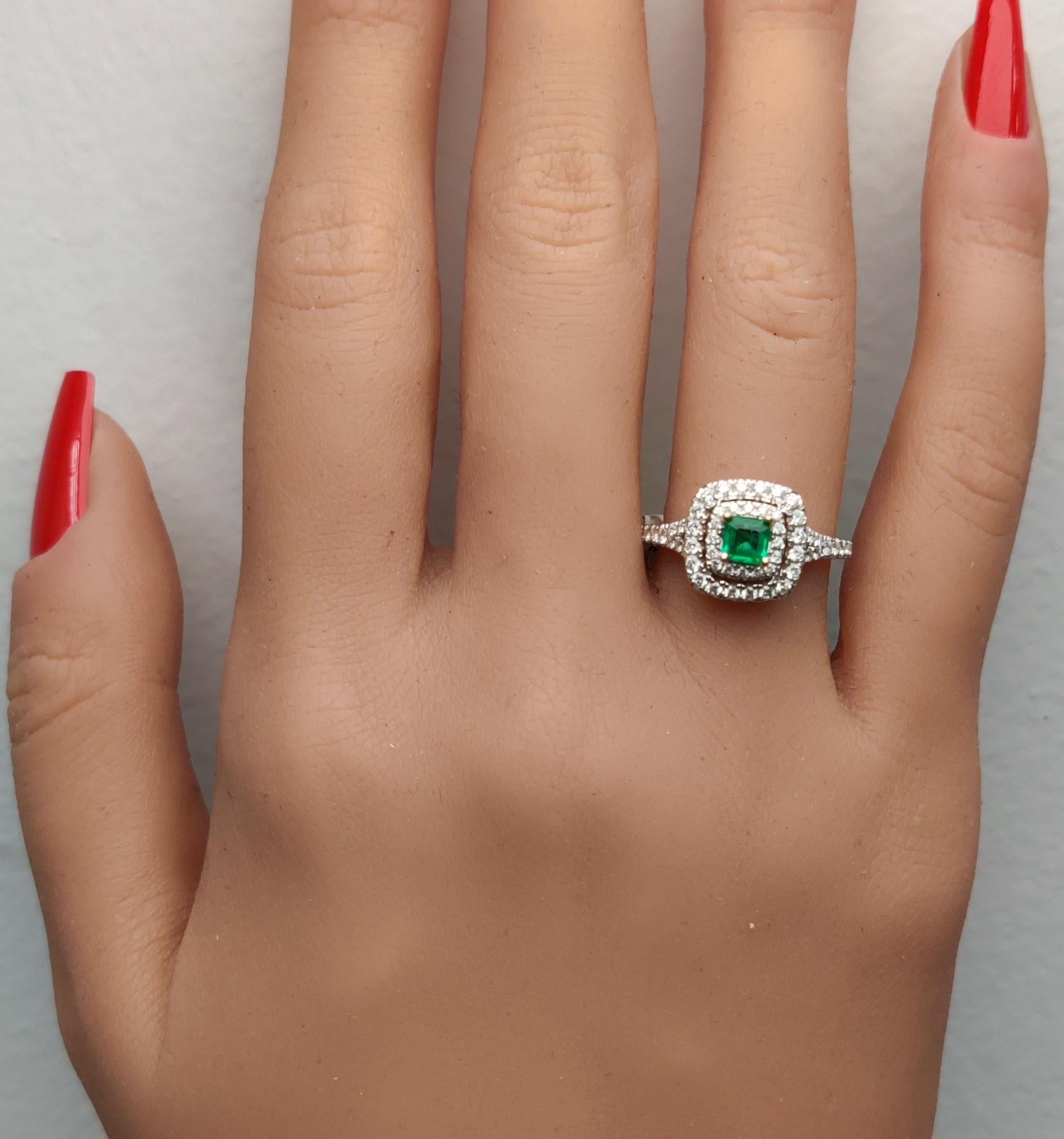 Natürlicher Smaragdschliff Smaragd und weißer Diamant .74 Karat TW Gold Cocktail-Ring Damen im Angebot