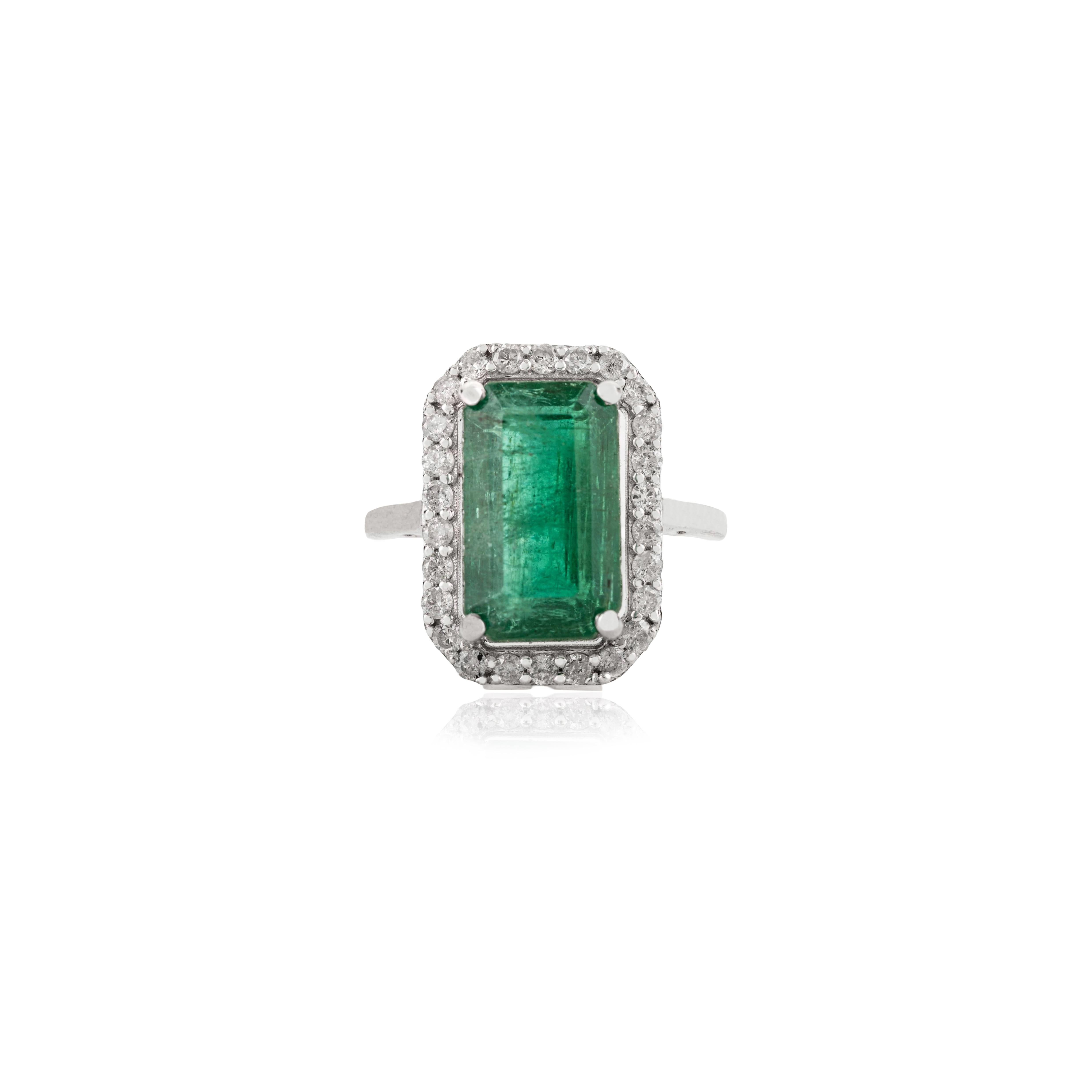 Im Angebot: Natural Emerald-Cut Emerald 
Diamond Halo Ring in 14K Solid White Gold 5.24 Ct ()
