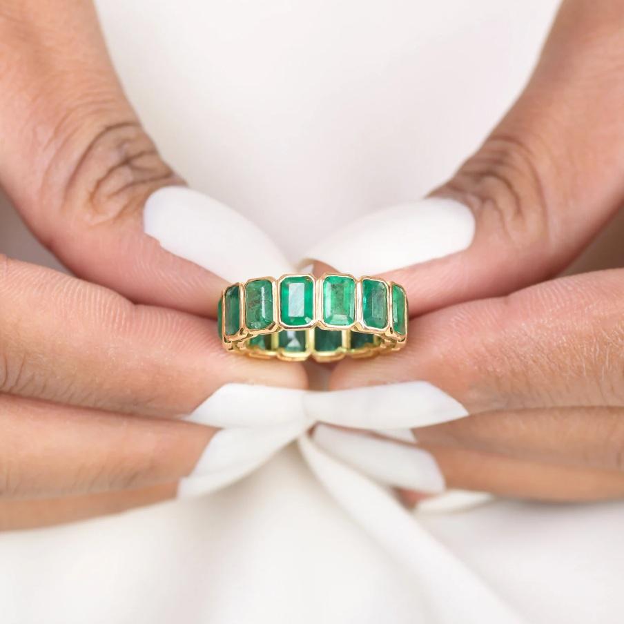 Natürlicher Smaragdschliff Smaragd Ewigkeitsring 18k Gold Damen im Angebot