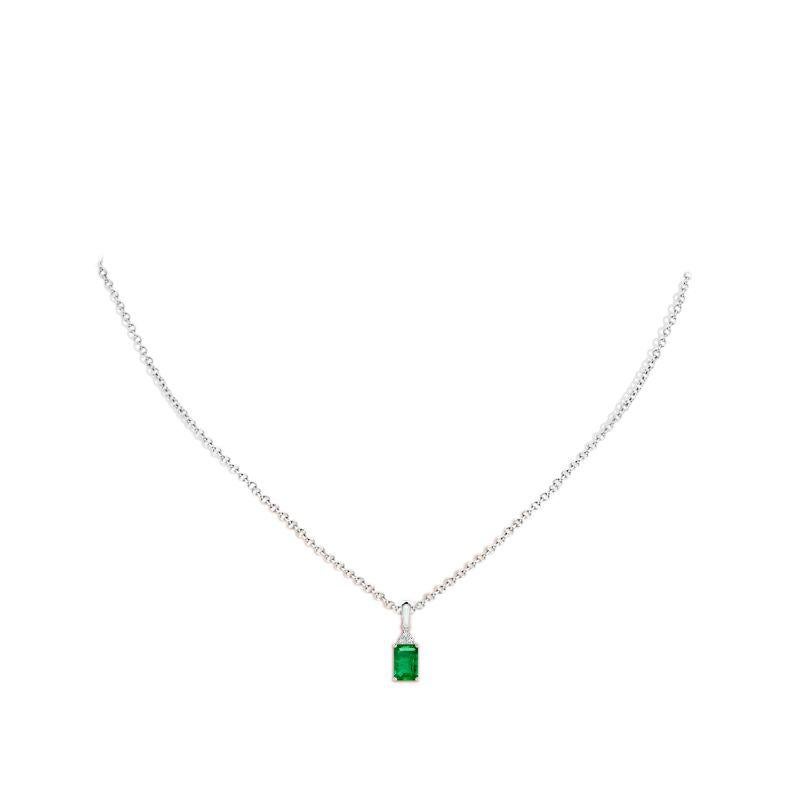Taglio smeraldo Ciondolo con smeraldo naturale e diamante in oro bianco di dimensioni 6x4 mm in vendita