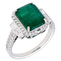Anello con smeraldo naturale in oro bianco 18 carati / Anello di fidanzamento con diamante aureolato