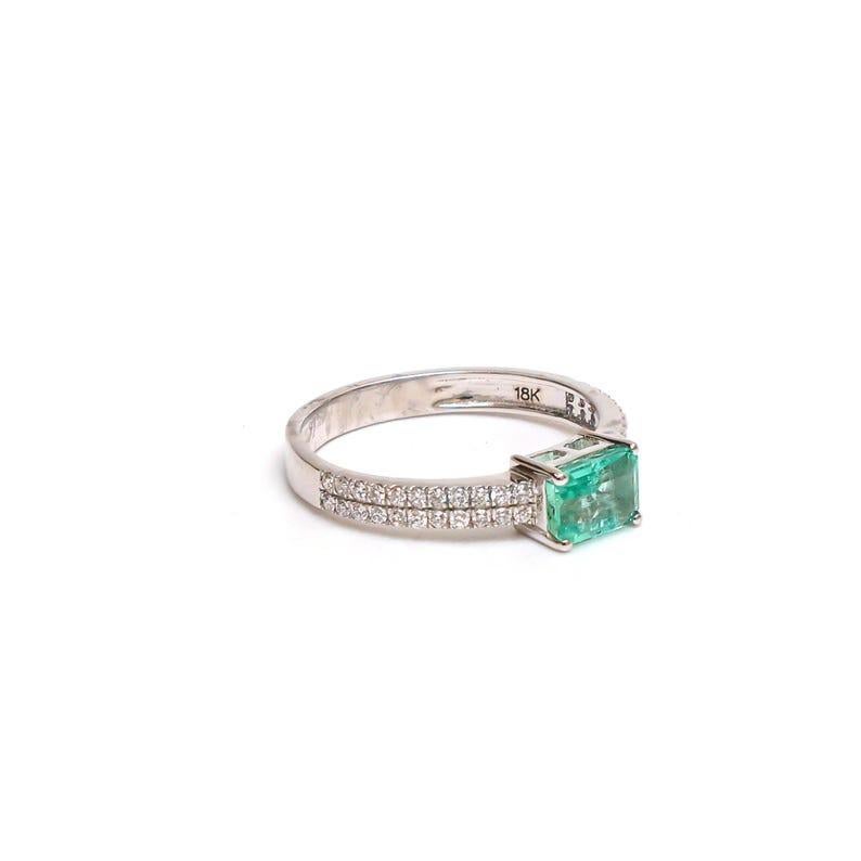 PRODUCT DETAILS -
===============
➡️GEMSTONE DETAILS :
❋ Gemstone : Emerald
❋ Gemstone Weight : 0.70 cts
❋ Gemstone Shape : Emerald Cut
❋ Gemstone Type : Natural

➡️DIAMOND DETAILS :
❋ Diamond Weight : 0.21 cts
❋ Diamond Shape : Round Cut
❋ Diamond