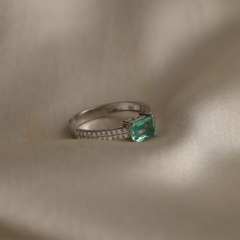 Natural Emerald cut octagon diamond ring white gold in 18k 1