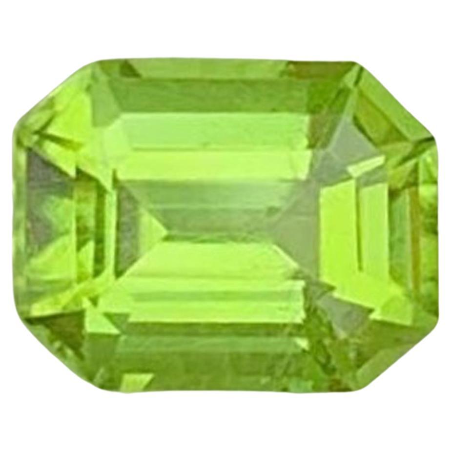 Natürlicher Smaragdschliff Peridot Edelstein: August Geburtsstein, Pakistan 1.24 Karat