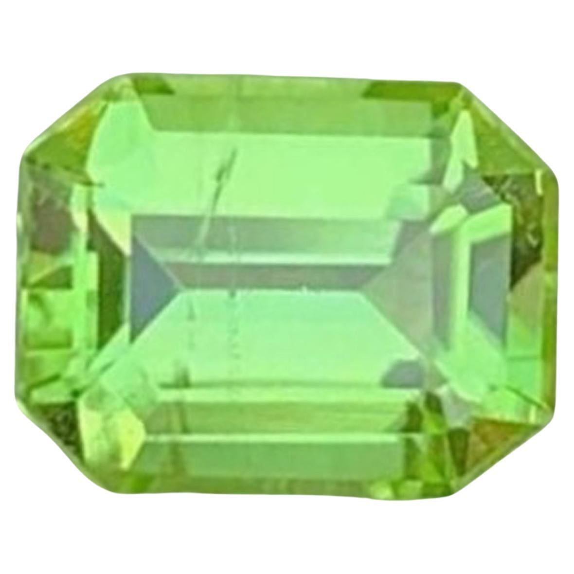 Natürlicher Smaragdschliff Peridot Edelstein: August Geburtsstein, Pakistan 1,28 Karat im Angebot
