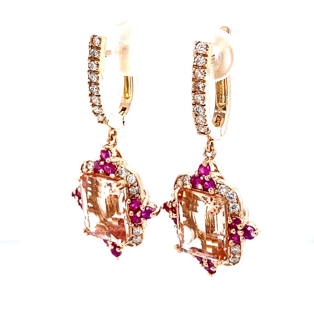 Taille émeraude Boucles d'oreilles pendantes en or rose avec Morganite rose, diamant et saphir rose, taille émeraude naturelle en vente