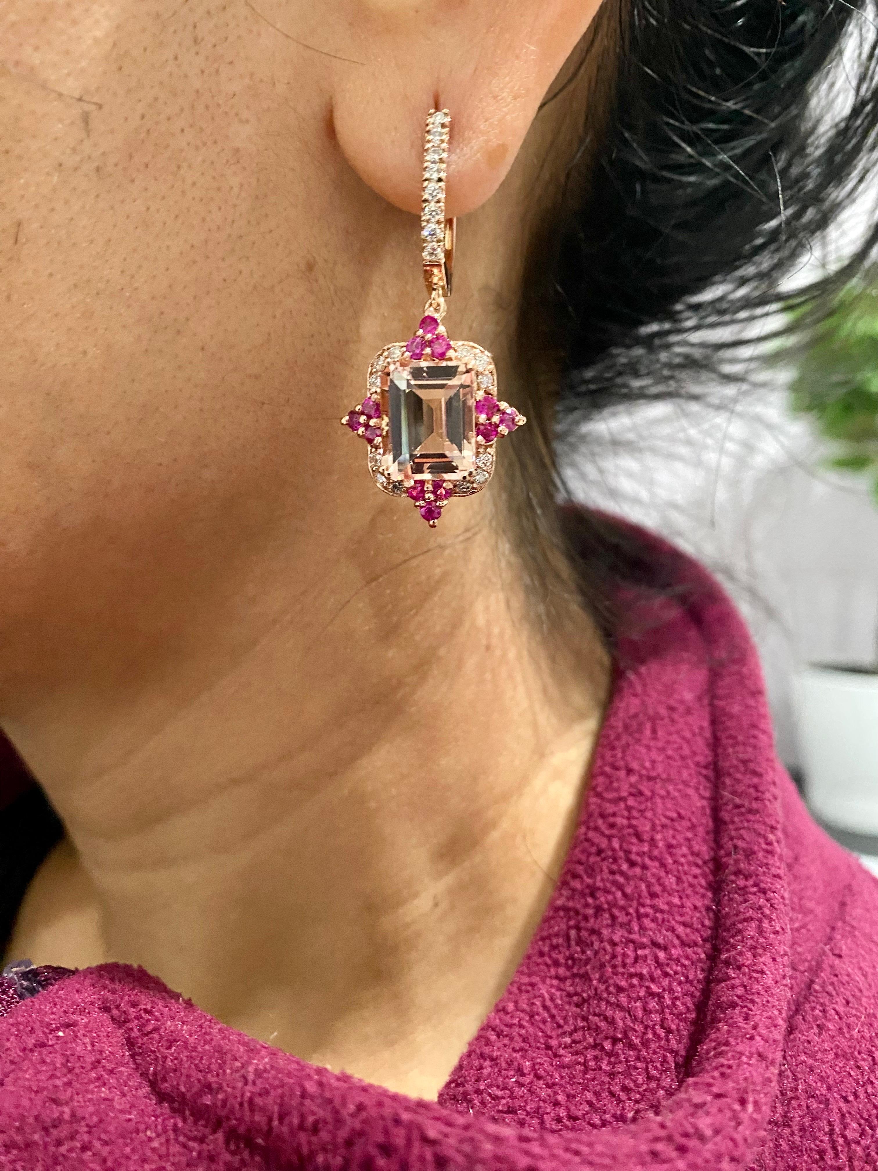 Boucles d'oreilles pendantes en or rose avec Morganite rose, diamant et saphir rose, taille émeraude naturelle en vente 2