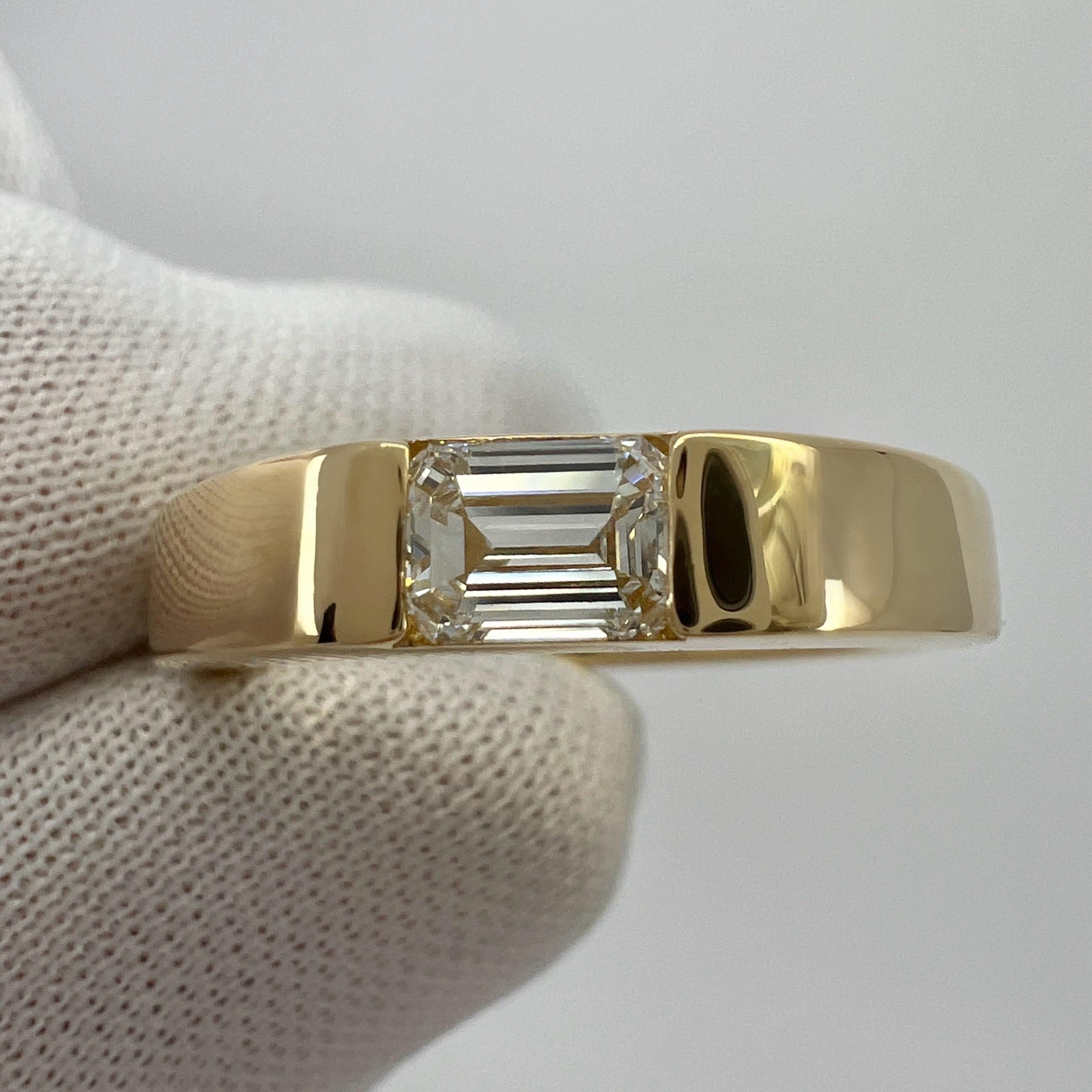 Natürlicher Smaragdschliff Weißer Diamant 18k Gelbgold Signet Style Band Ring.

Ein feiner natürlicher Diamant von 0,39 Karat mit ausgezeichneter Farbe und Reinheit. VVS1 Klarheit und E/F Farbe Hat auch einen ausgezeichneten Schliff, ein Stein der
