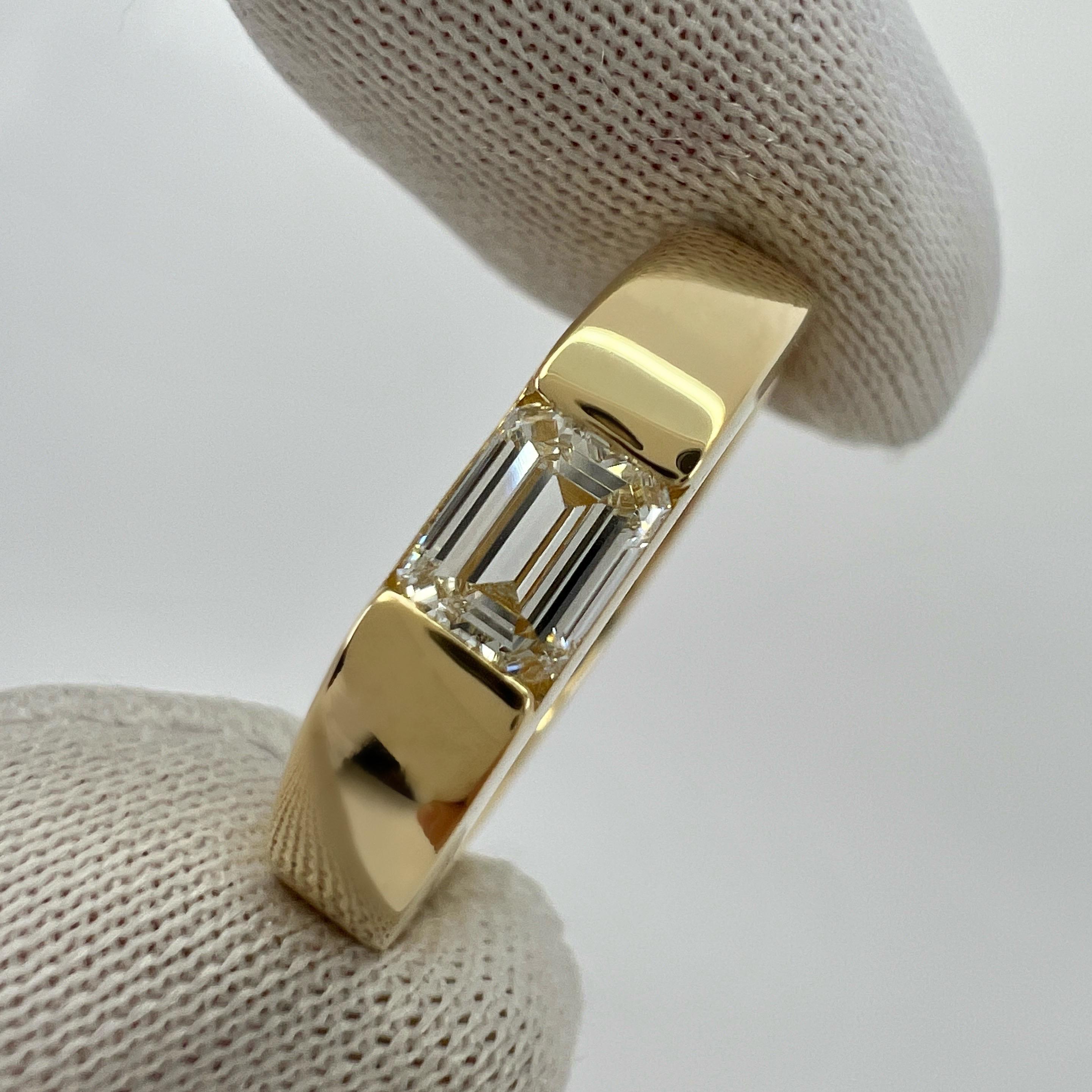 Siegelbandring, natürlicher weißer Diamant im Smaragdschliff 18k Gelbgold Solitär im Zustand „Neu“ in Birmingham, GB