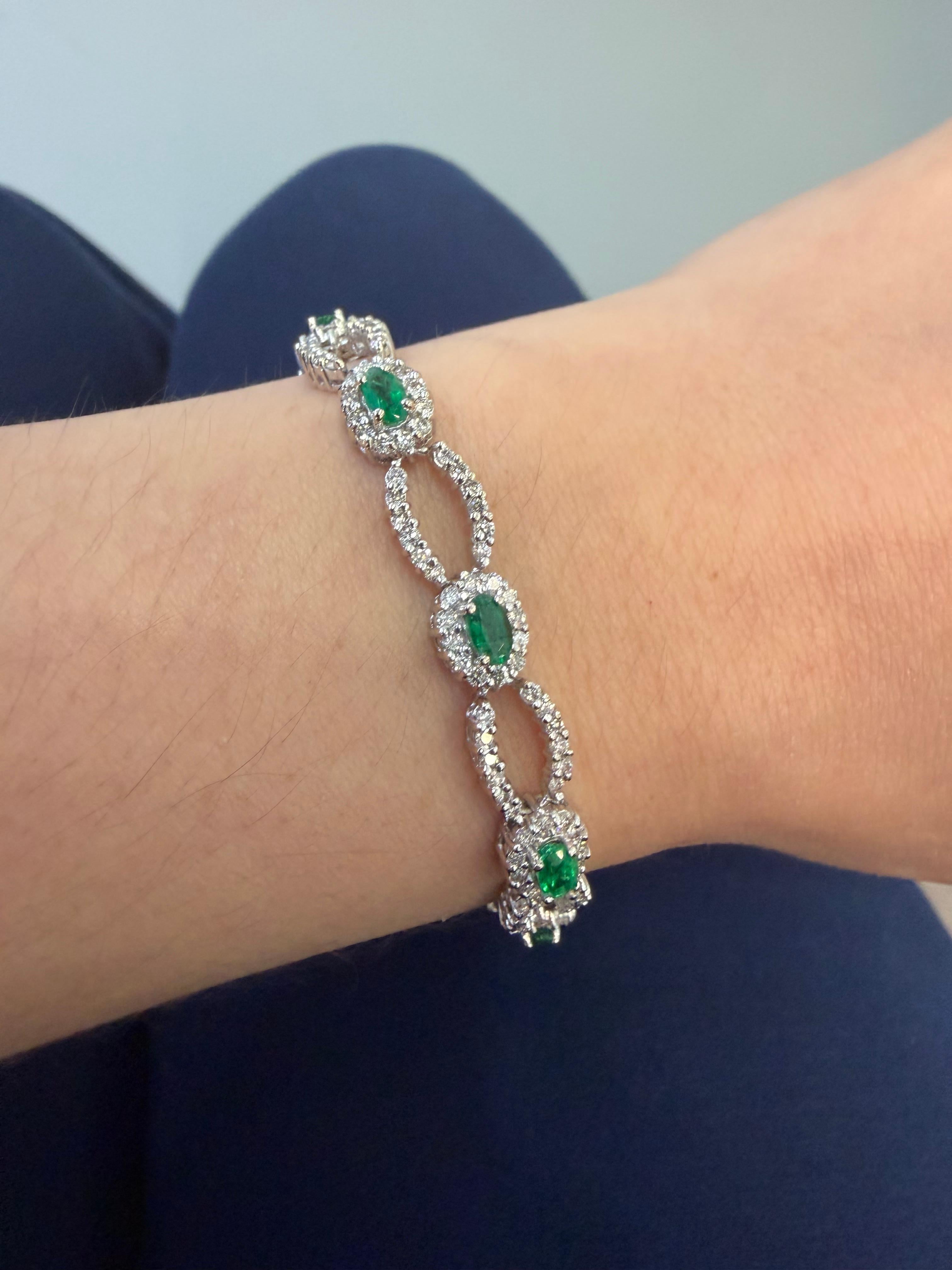 Natural Emerald & Diamond 14-Karat Open Link Bracelet In Stock For Sale 4