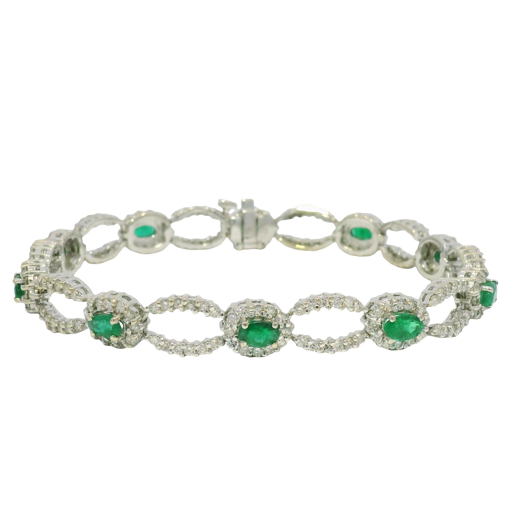 Modern Natural Emerald & Diamond 14-Karat Open Link Bracelet In Stock For Sale