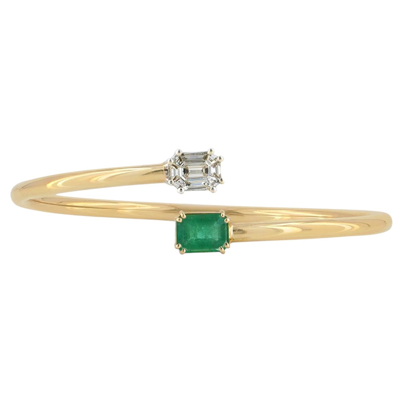 Bracciale liscio in oro 14k con smeraldo naturale e diamanti: gioielli raffinati e delicati