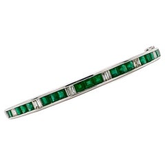 Natural Emerald Diamond 18 Karat White Gold Hinged Bangle Bracelet Modern