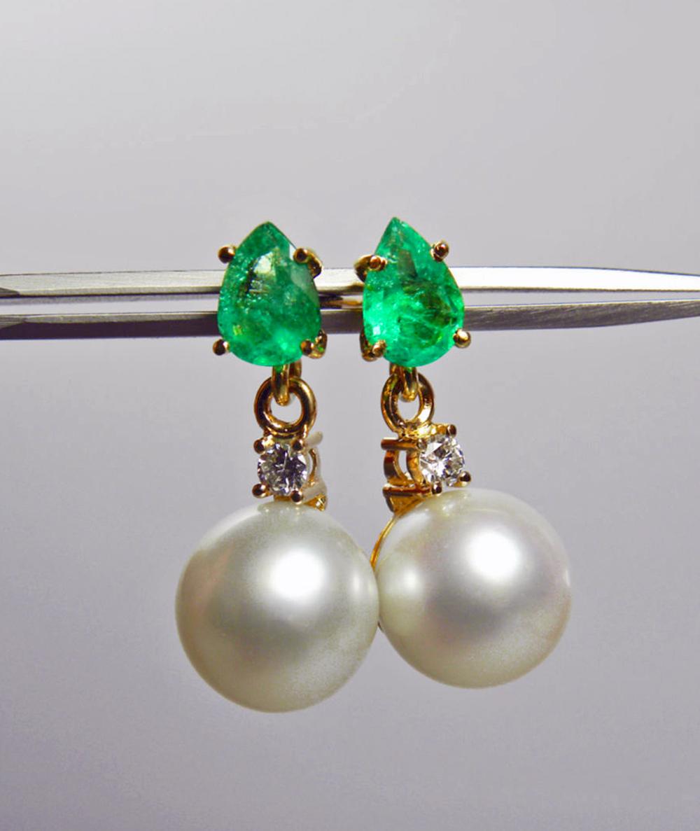 Contemporary Natural Emerald Diamond and South Sea White Pearl Dangle Earrings 18 Karat For Sale