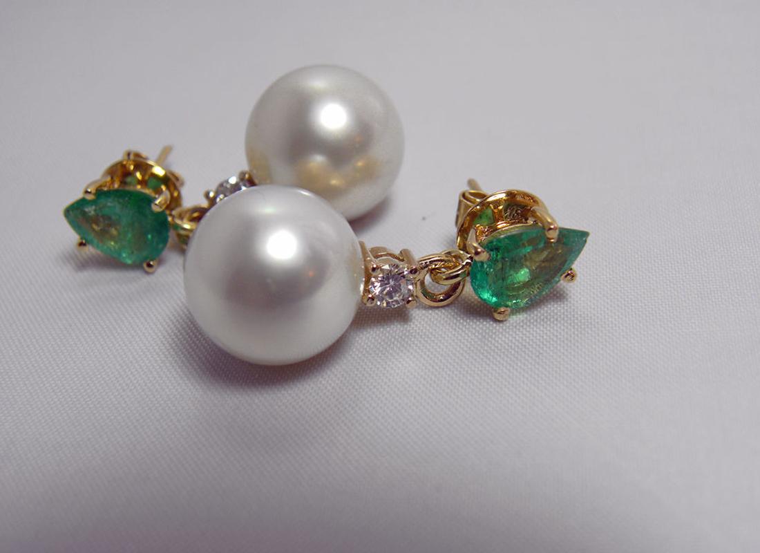 Natural Emerald Diamond and South Sea White Pearl Dangle Earrings 18 Karat For Sale 2