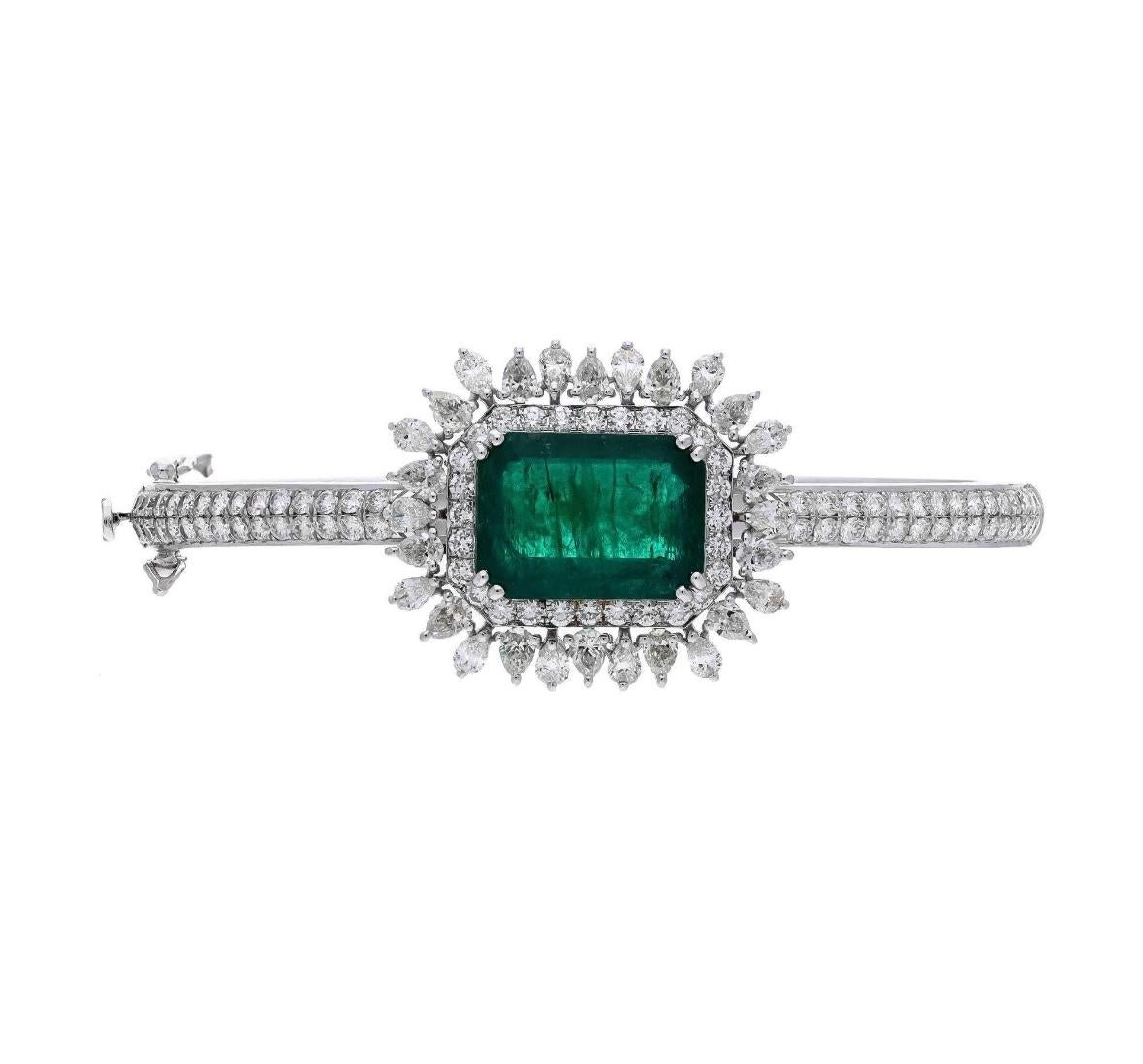 ❋ Gemstone : Emerald
❋ Gemstone Size : 11x15 MM Approx. (± 0.20 MM)
❋ Gemstone Weight : 9.3 Cts. Approx.
❋ Gemstone Shape : Emerald Cut
❋ Gemstone Type : Natural

❋ Diamond Weight : 3.98 Cts. Approx.
❋ Diamond Shape : Round & Pear Cut
❋ Diamond
