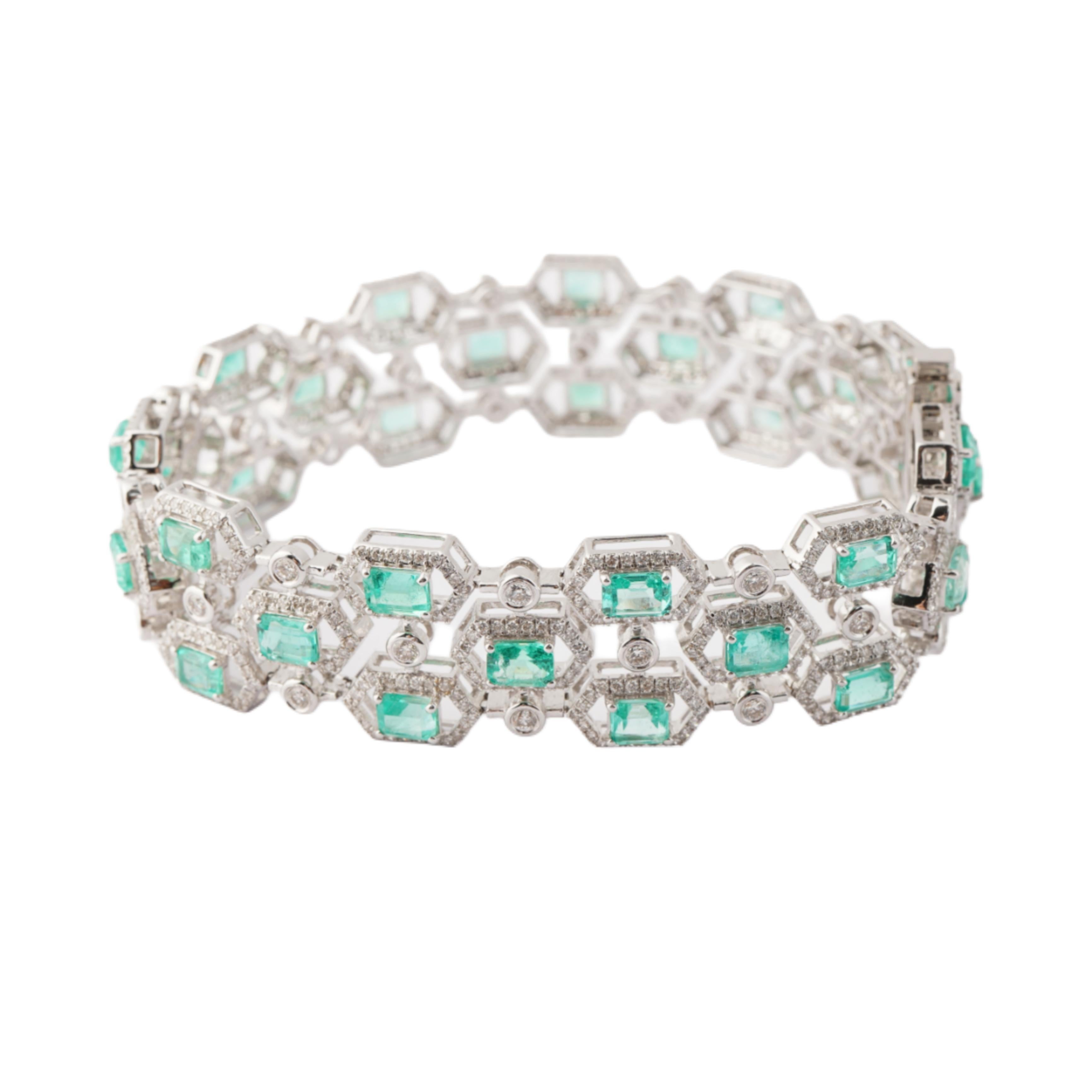 G-Wt = 34,310 gm 

N-Wt = 31,276 gm 

EMERALDO = 10,930 carati 

DIAMANTE Tondo = 4,239 carati 

SEGUICI SU INSTA (divinejewellerylounge)

CODICE = PS