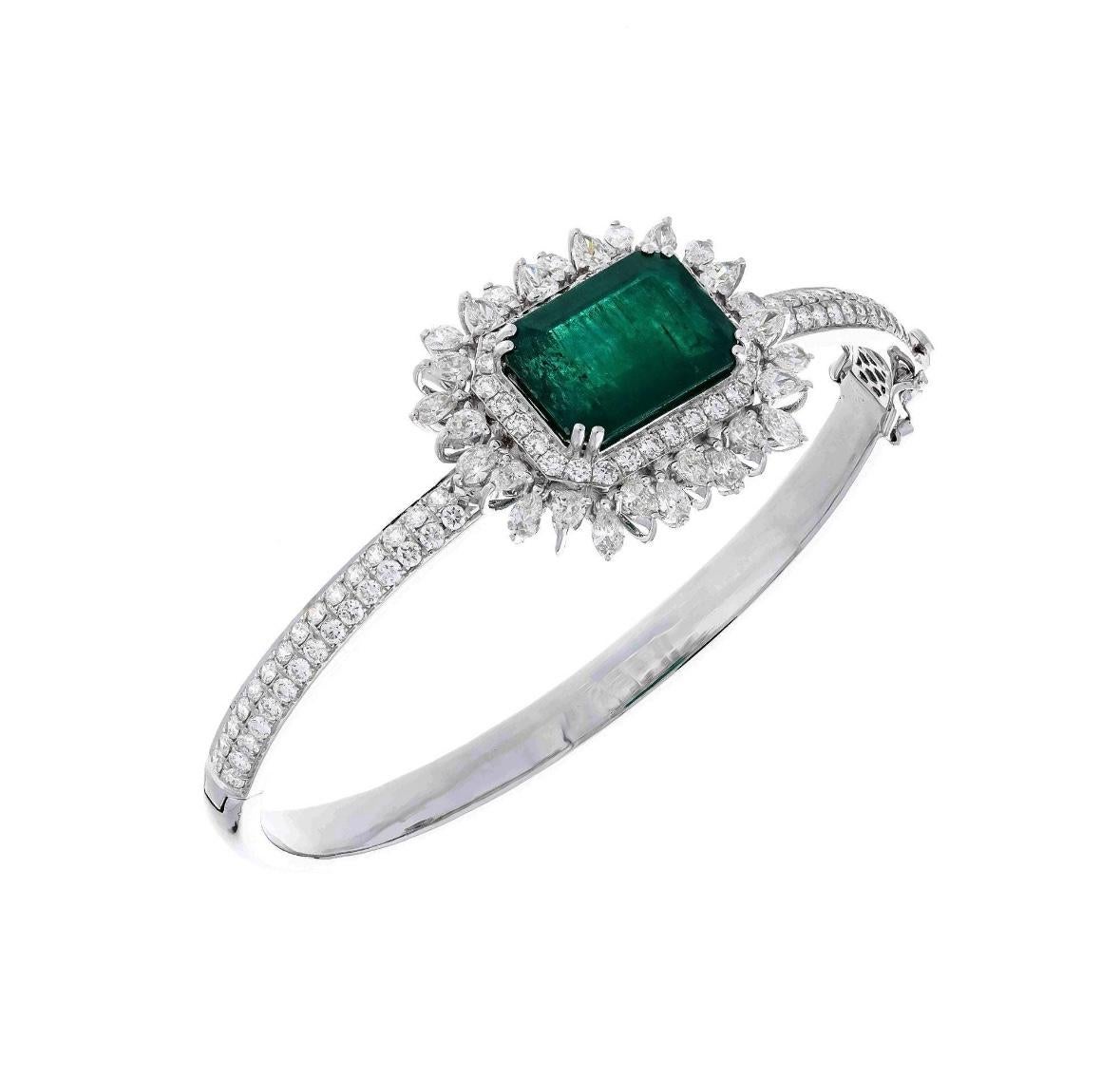 Natural emerald diamond bracelet in 18k gold In New Condition For Sale In jaipur, IN