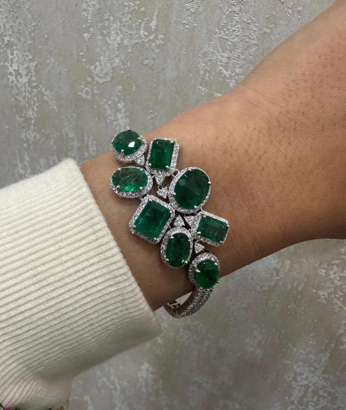 Natural Emerald & Diamond Bracelet in 18K White Gold Corte Asscher en venta