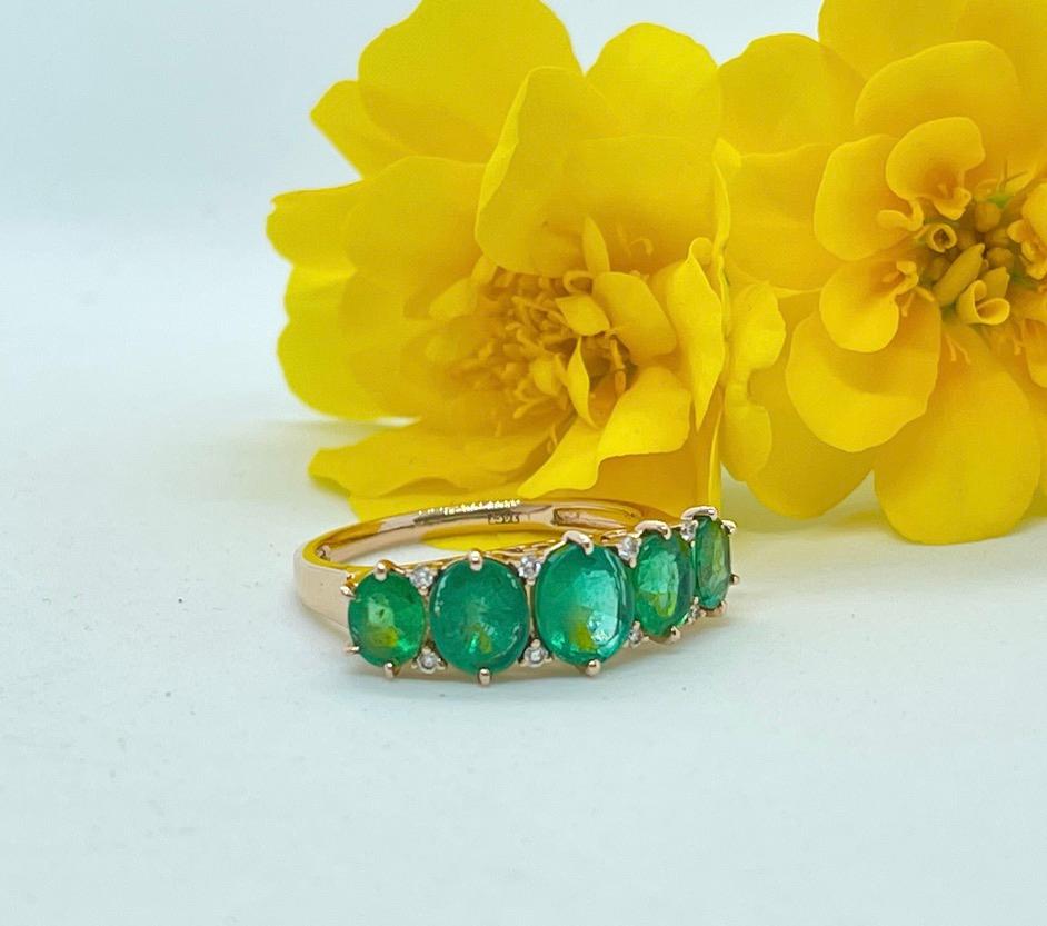 Eternity-Ring aus 14 Karat Roségold mit natürlichem Smaragd und Diamant im Bridge-Stil und Valuation Damen im Angebot