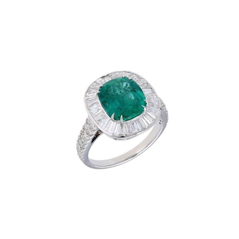 Contemporary Natural Emerald diamond cushion cut statement white ring gold For Sale