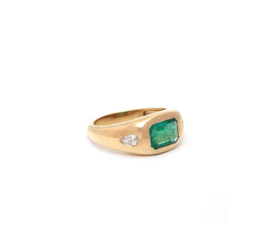 Natürlicher Smaragd-Diamant-Dome-Ring 18k Gold (Smaragdschliff) im Angebot