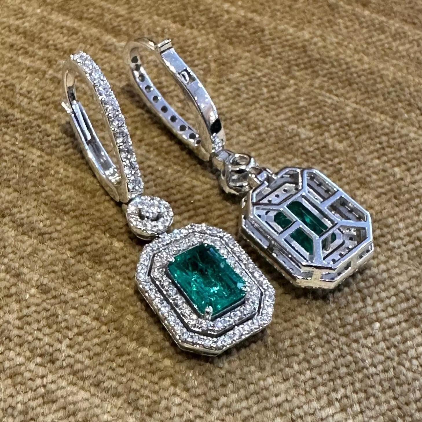 Natural Emerald & Diamond Drop Earrings in 18k White Gold In Excellent Condition In La Jolla, CA