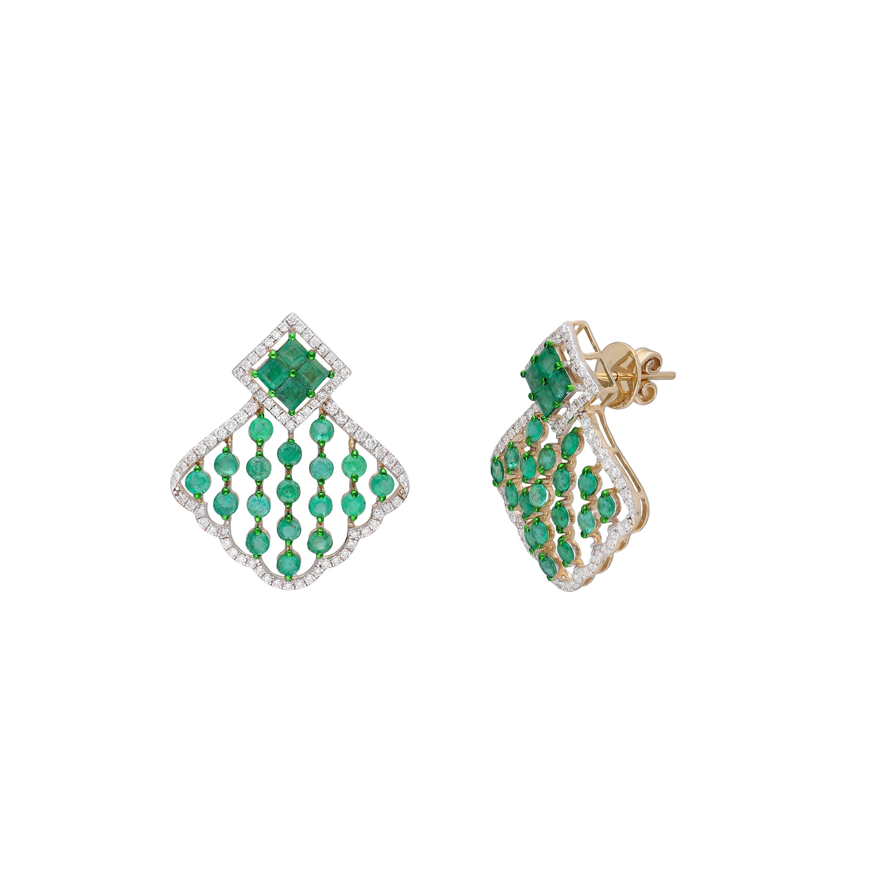 Questo è un orecchino con smeraldo naturale e diamante in oro 14k. Gli smeraldi sono di altissima qualità e i diamanti di ottima qualità, la purezza è vsi e il colore G

Smeraldo : 1,08 carati
Diamante: 1,08 carati
oro : 8,428 gm

Questo è un pezzo