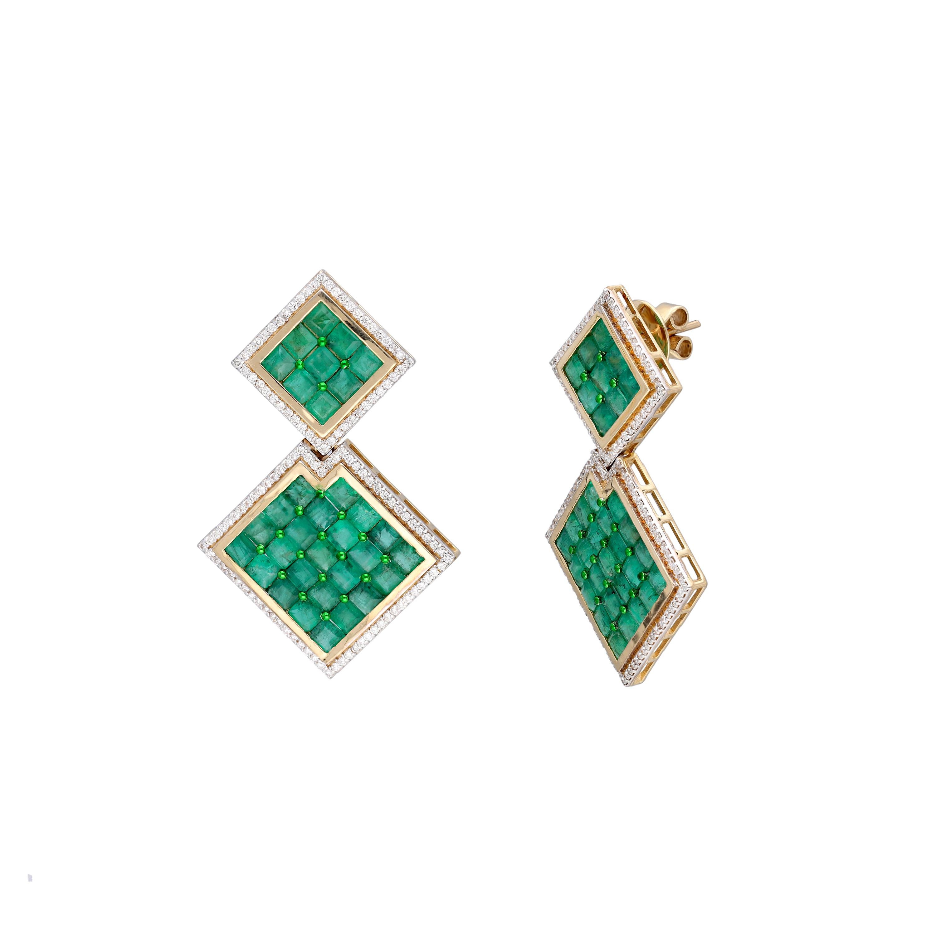 Boucle d'oreille en or 14k avec émeraude naturelle et diamant. Les émeraudes sont de très haute qualité et les diamants de très bonne qualité. La pureté est VSI et la couleur G.

Émeraude : 10,30 carats
Diamant :1,00 carats
or : 13,860 gm

Il s'agit
