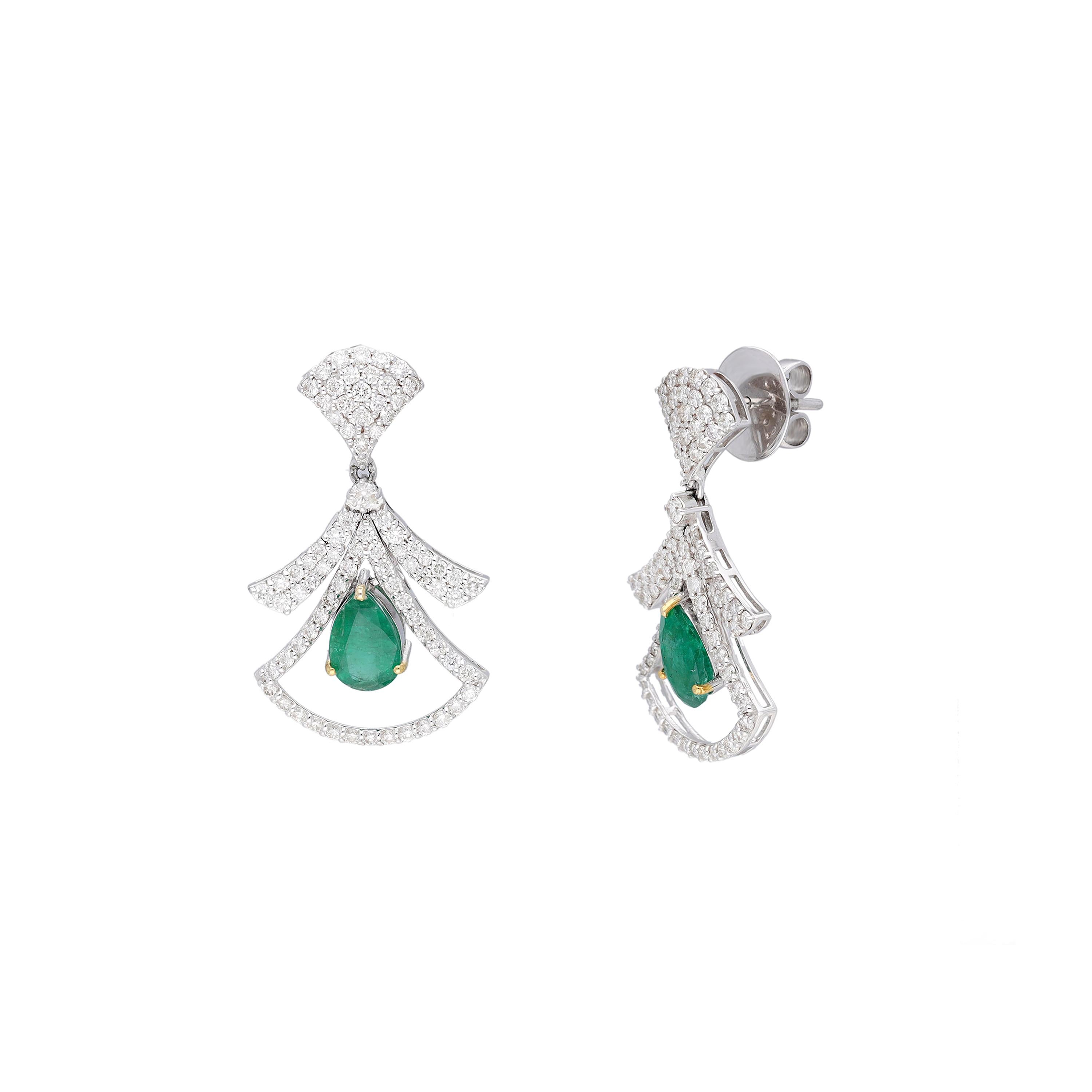 Pendiente Esmeralda natural y diamante Oro 14k en Nuevo estado para la venta en jaipur, IN