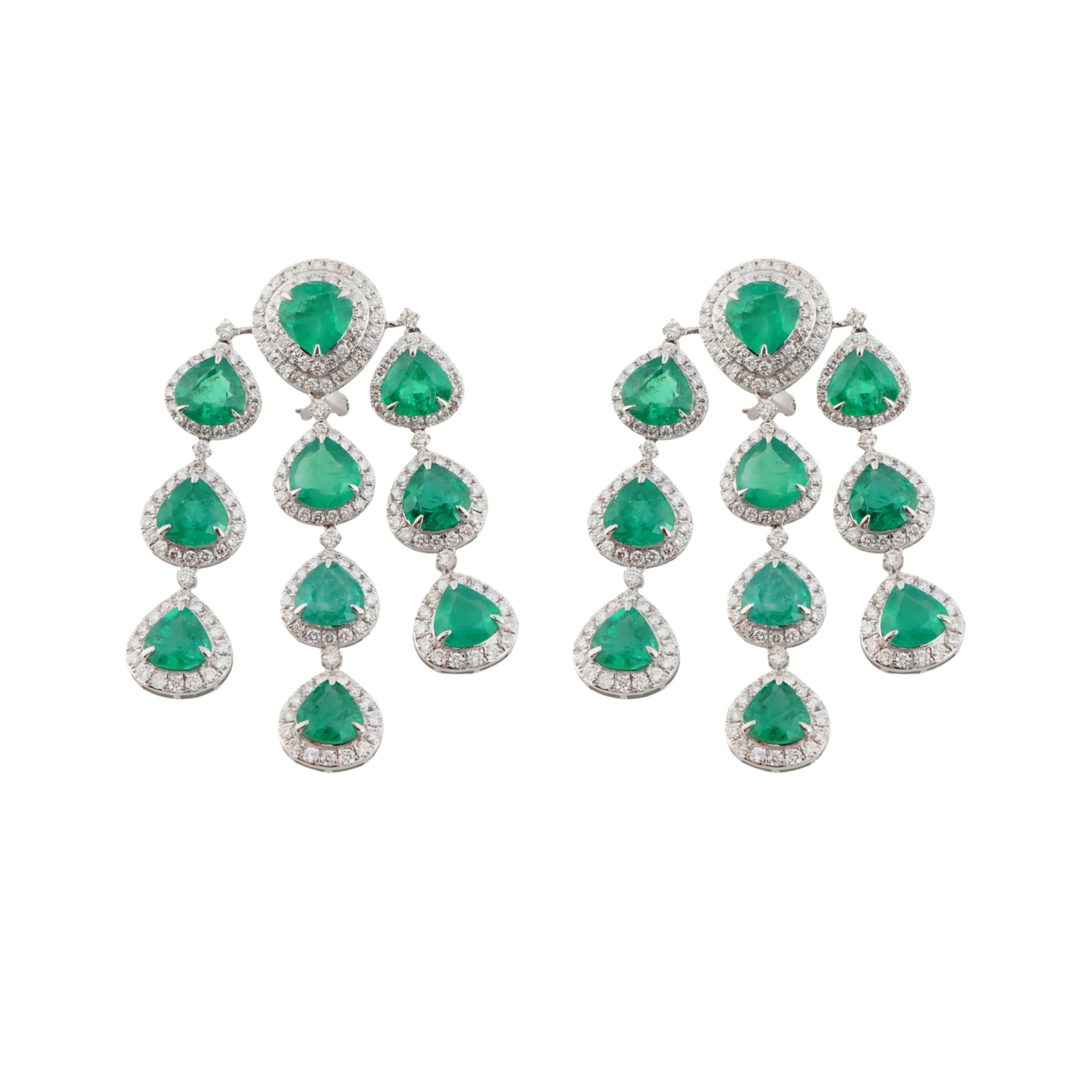 GW=25.080gm
NW=19.266gm
diamond = 5.70cts
emerald heart shape=23.37cts
follow us on Insta(divinejewellerylounge)
