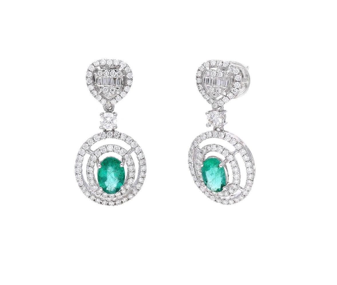 Pietra preziosa : Smeraldo

Peso della gemma : 1,44 carati

Dimensione della pietra preziosa: 7X5 MM circa

Forma della gemma: Taglio ovale

Tipo di gemma : Nature



DETTAGLI SUL DIAMANTE :

Peso del diamante: 1,45 carati.

Forma del diamante: