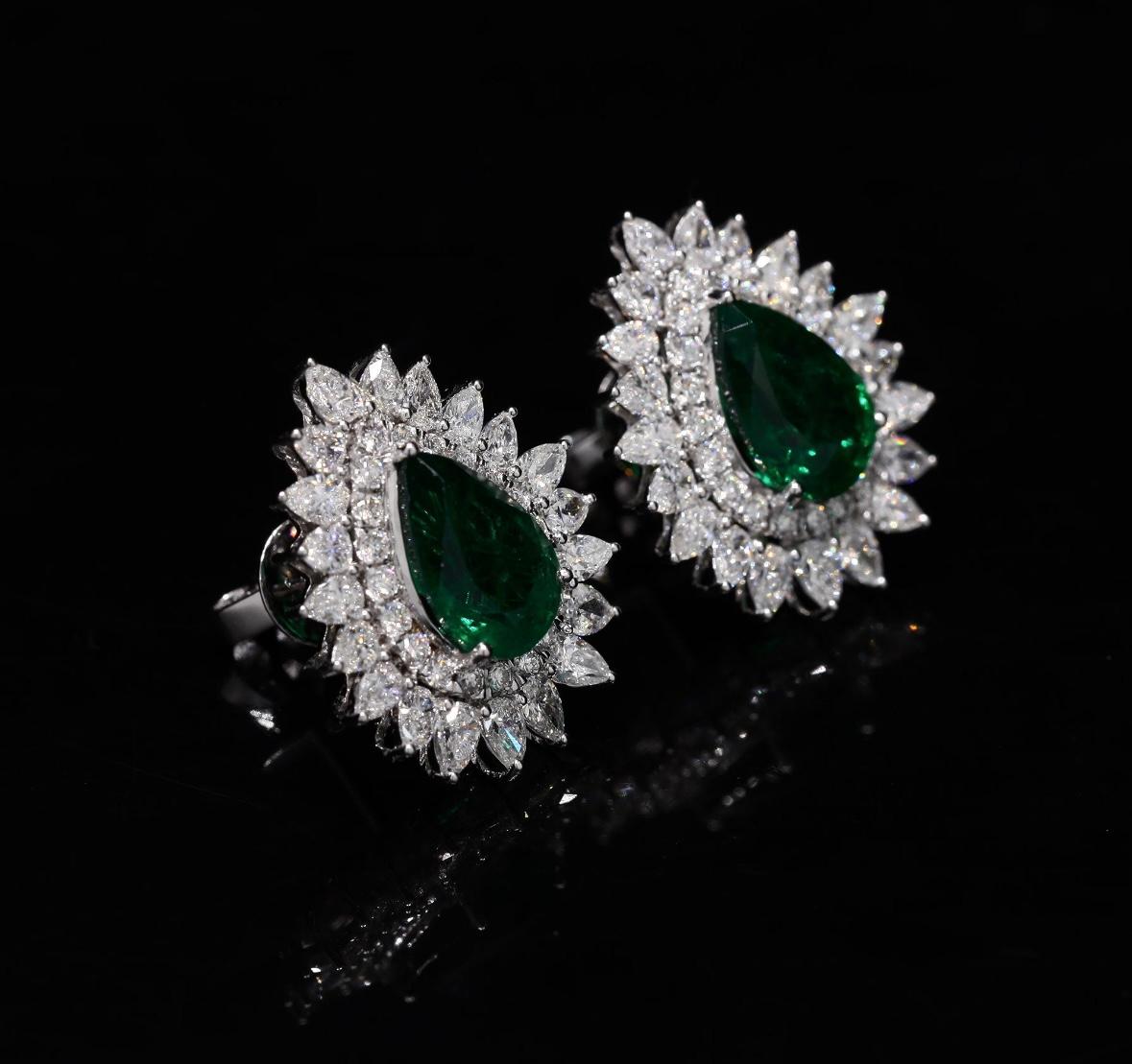 Pietra : Smeraldo naturale e diamante
❋ Dimensioni della pietra: 7X11 MM circa (± 0,20 MM)
❋ Forma della pietra: taglio a pera
❋ Colore della pietra: come mostrato nell'immagine
❋ Peso della pietra: 3,62 carati. Circa.

❋ Peso del diamante: 2,60