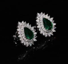 Natural 3.62cts Emerald & 2.60cts Diamond Earring in 18k Gold