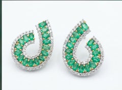 Natural Emerald & Diamond Earring in 18k Gold