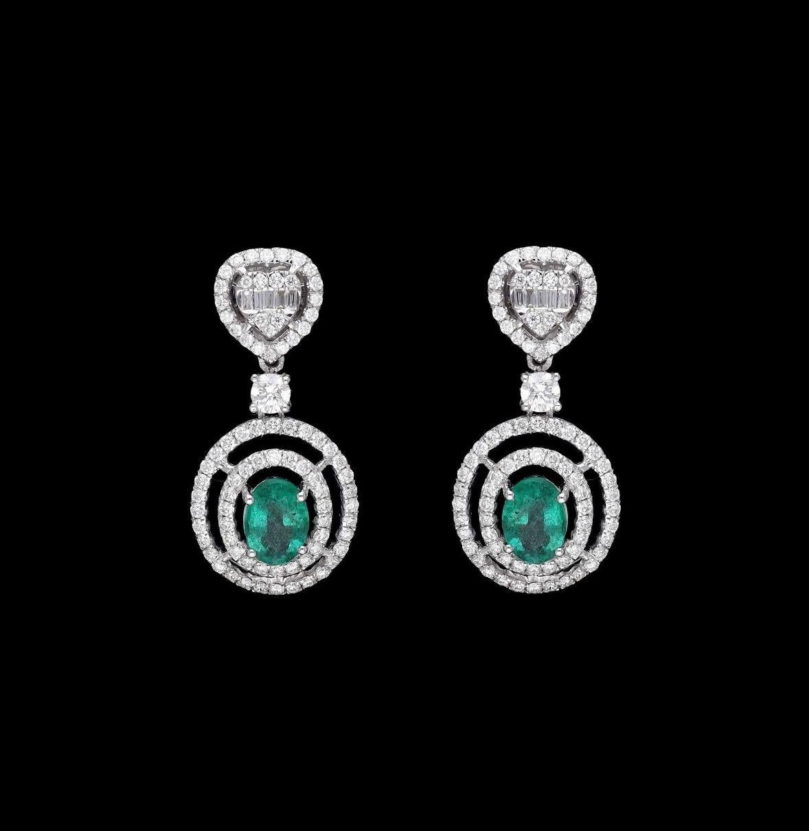 Pendiente de Diamante Esmeralda Natural en Oro de 18k Corte esmeralda en venta