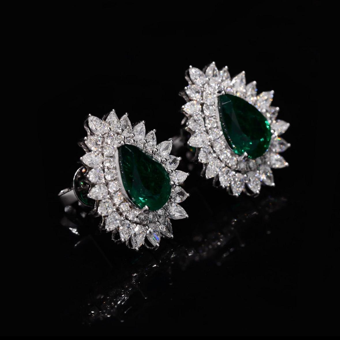 Orecchino con smeraldo naturale e diamante in oro 18 carati In condizioni Nuovo in vendita a jaipur, IN
