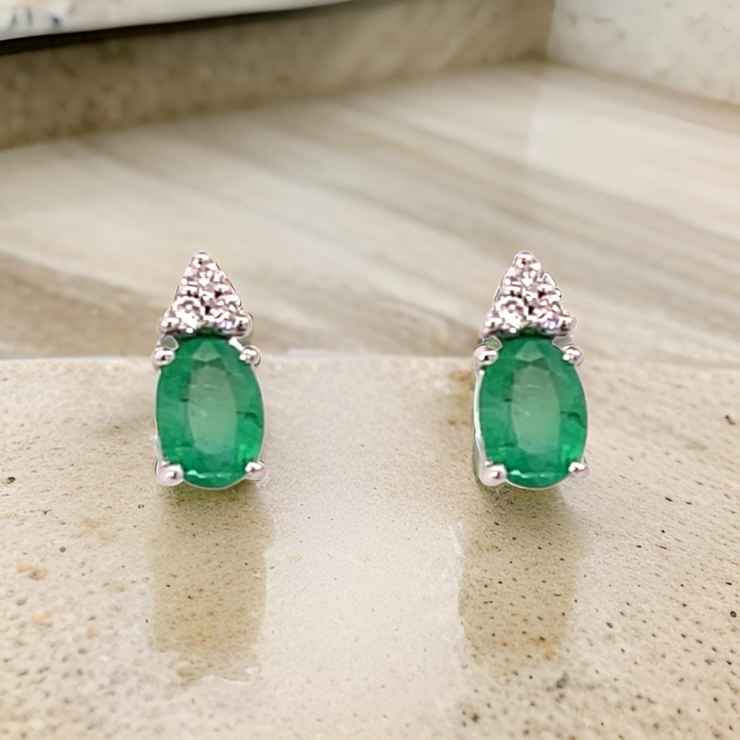 Orecchini con diamante smeraldo naturale in oro 14k 1,28 TCW certificati in vendita 1