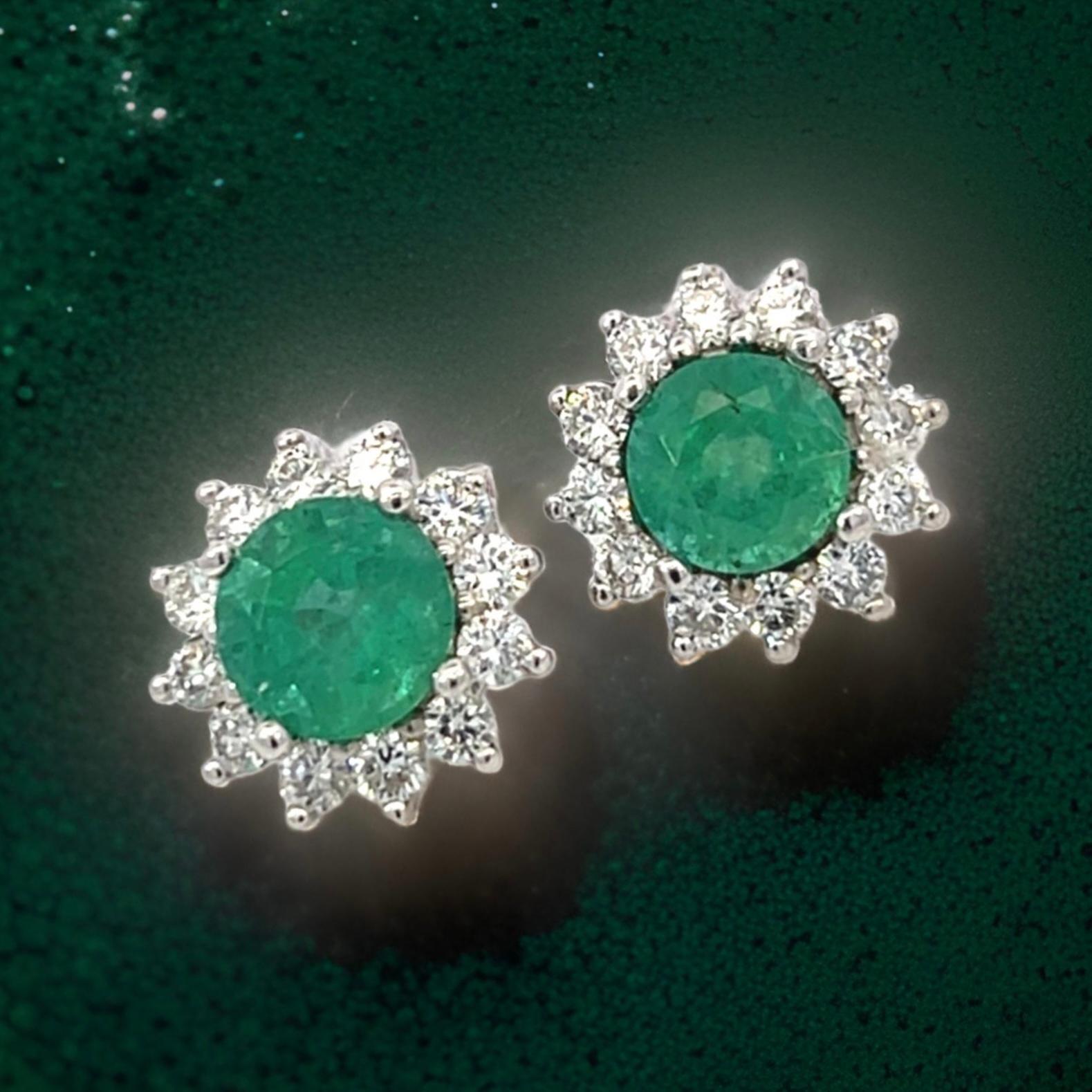 Orecchini di qualità con smeraldo naturale finemente sfaccettato e diamante aureolato in oro bianco 14k con 2,99 TCW certificati $3.950 307914

Questo è un gioiello unico, personalizzato e affascinante!

Questi magnifici orecchini sono